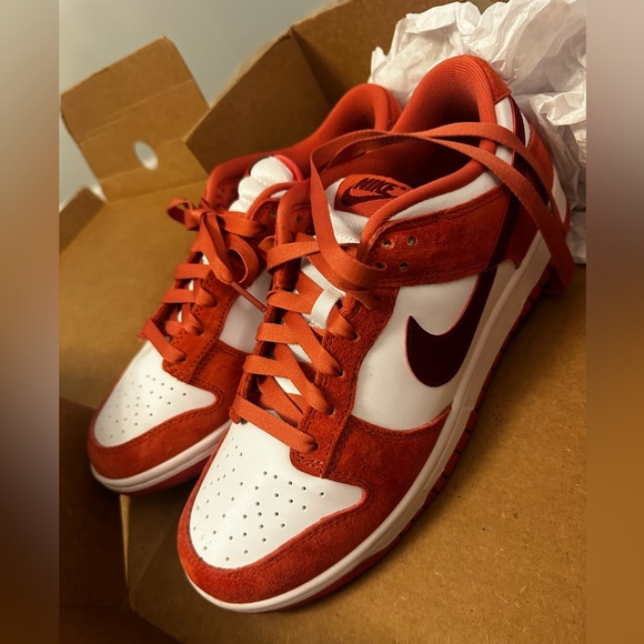 Nike Dunks low Valentines Day sneakers - Picture 3 of 6